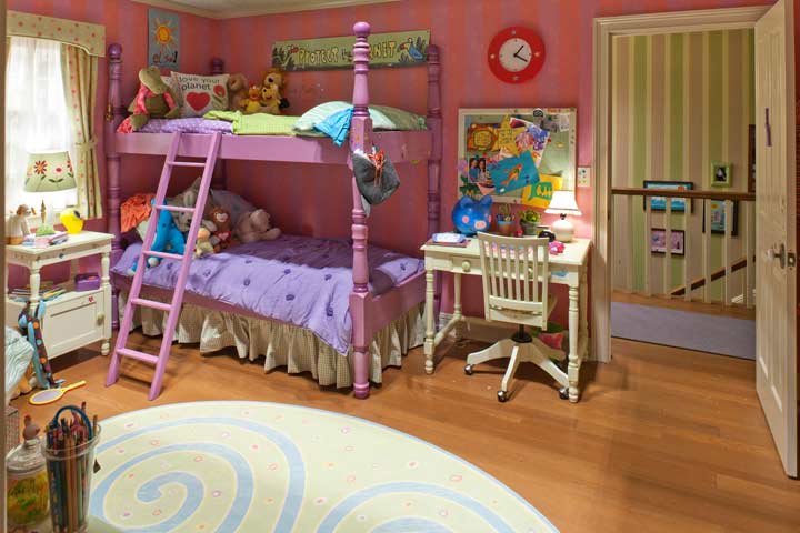 sites/setdecorators/articles/JM_3_BR_bed.jpg