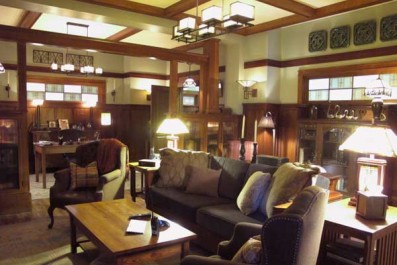 Set Decor Tv Decor Features Pretty Little Liars