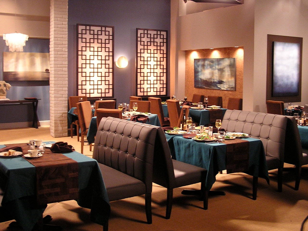 sites/setdecorators/images/date_restaurant.jpeg